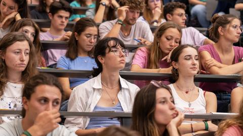 Rentrée étudiante dans l'amphithéâtre du Campus Palaiseau Rentrée étudiante dans l'amphithéâtre du Campus Palaiseau